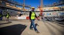 Des ouvriers sur le chantier d'un stade au Qatar
