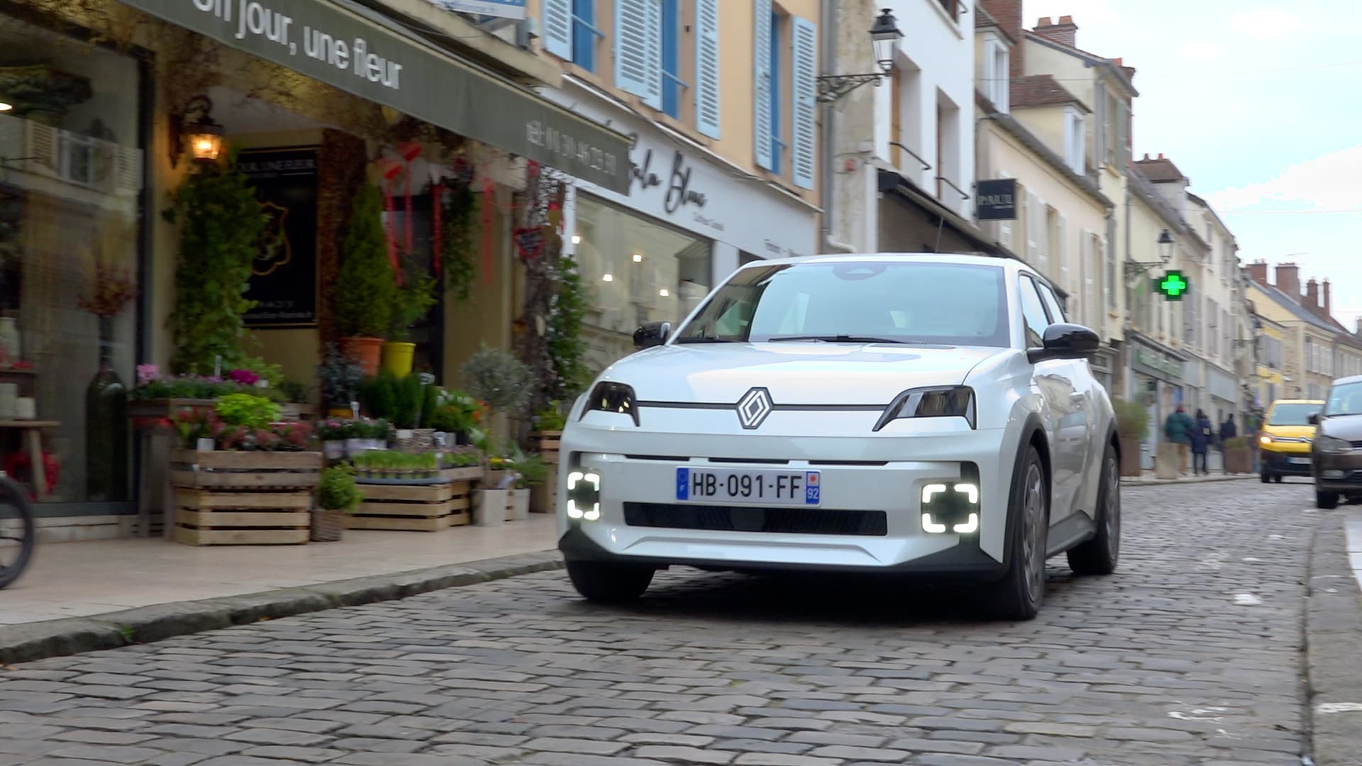 After the "Urban Autonomy" R5, Renault must launch a "five" version to 25,000 euros, excluding bonds this summer 2025. After the "Urban Autonomy" R5, Renault must launch a "five" version to 25,000 euros, excluding bonds this summer 2025.