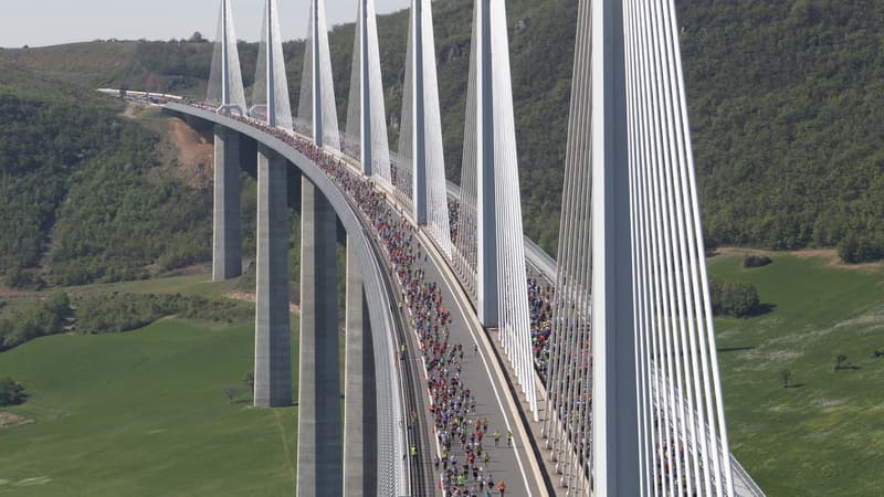 2460m sur le Viaduc de Millau