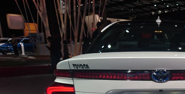 La voiture à hydrogène, la Toyota Mirai, également exposée au Mondial
