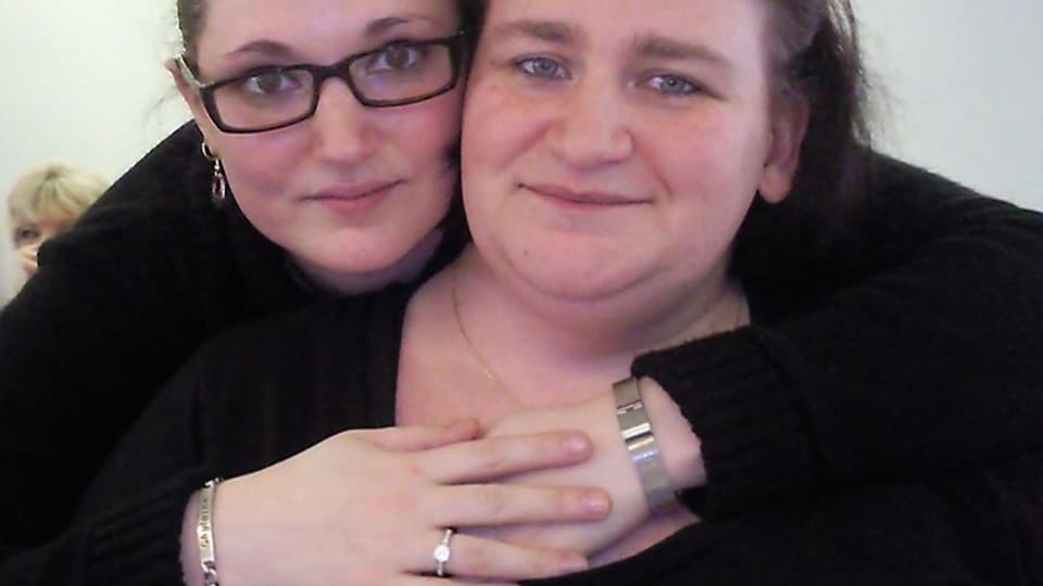 À gauche, la victime Ghylaine Bouchait, à droite, sa soeur Sandrine Bouchait. À gauche, la victime Ghylaine Bouchait, à droite, sa soeur Sandrine Bouchait.