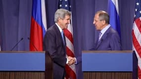 John Kerry (g.) et Serguei Lavrov, vendredi à Genève.