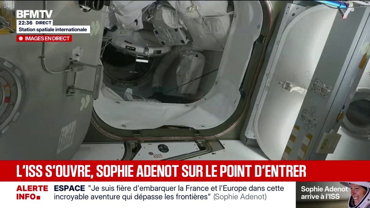 La porte de l'ISS s'ouvre, Sophie Adenot sur le point d'entrer dans l'ISS Kép