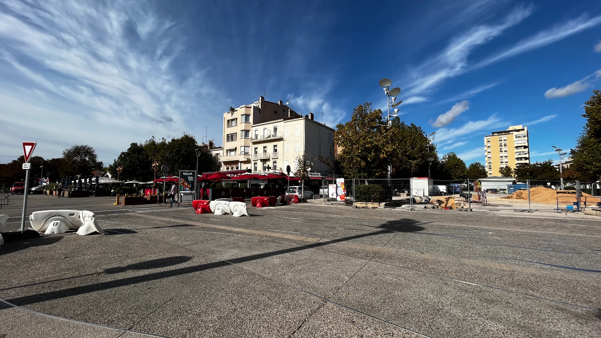 De nombreuses évacuations à Aubagne après un accident de chantier provoquant une fuite de gaz le 25 octobre 2023.