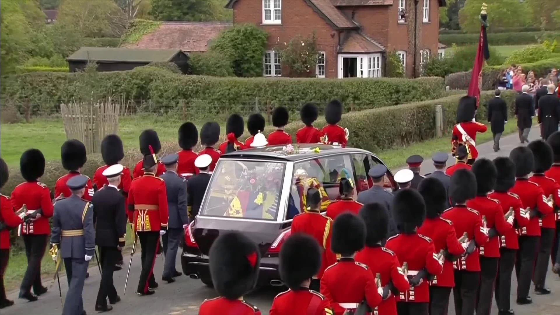 Le cercueil de la reine est arrivé à Windsor Le cercueil de la reine est arrivé à Windsor