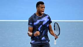 Giovanni Mpetshi Perricard lors de sa victoire face à Francis Tiafoe (6-4, 7-6) à Brisbane, le 2 janvier 2025