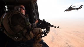 "Vers 19h40, pendant la manoeuvre destinée à préparer l'engagement de l'ennemi, l'hélicoptère Cougar et un (hélicoptère) Tigre sont entrés en collision, s'écrasant à courte distance l'un de l'autre. Aucun des militaires embarqués n'a survécu", précise l'état-major.