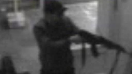 Image extraite des vidéos prises par les caméras de surveillance, montrant l'homme suspecté de l'attaque contre le musée juif de Bruxelles samedi.