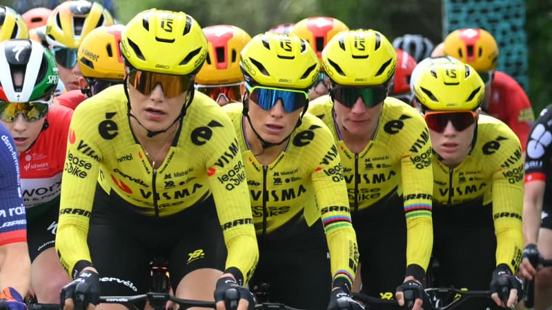 Pauline Ferrand Prevot au centre avec la Team Visma Lease a Bike le 12 avril 2026 2268885