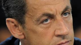 Nicolas Sarkozy envisage de soumettre à référendum un nouveau système d'indemnisation des chômeurs, qui seraient obligés d'accepter le premier emploi pour lequel ils auront bénéficié d'une formation, s'il est réélu au printemps prochain, selon une intervi
