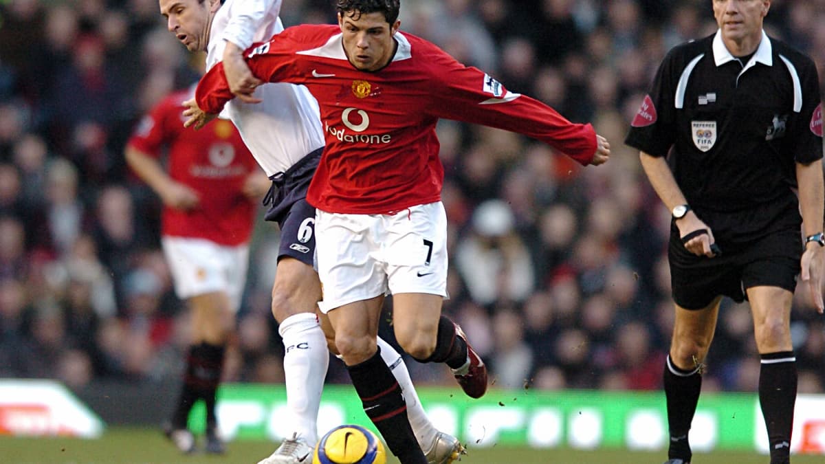 Cristiano Ronaldo en décembre 2005. Cristiano Ronaldo en décembre 2005.