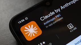 L'application Claude d'Anthropic sur un smartphone.