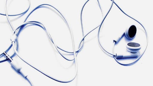 Les ondes n'ont pas "d'effet avéré" sur la santé, selon l'Anses. Mais par précaution, mieux vaut limiter l'usage des téléphones portables.