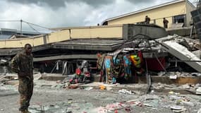 Un immeuble effondré à Port-Vila au Vanuatu, le 17 décembre 2024