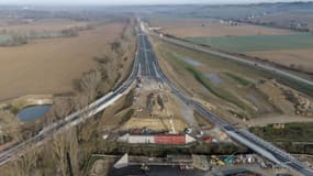Vue aérienne d'une portion du chantier de l'A69, le 27 février 2025 près de Verfeil, en Haute-Garonne