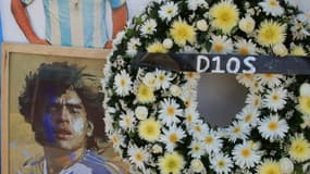 Pour le premier anniversaire de la mort de Diego Maradona, un hommage lui est rendu a l'église Maradoniana du Mexique, à San Andrés Cholula, dans l'Etat de Puebla, au Mexique, le 25 novembre 2021.