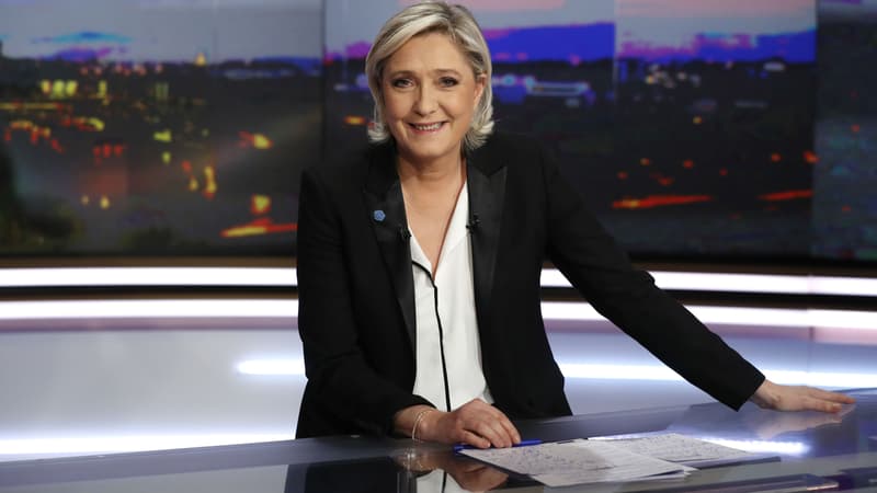 Marine Le Pen sur le plateau du JT de TF1 en 2017