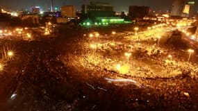 Les affrontements de ces trois derniers jours en Egypte entre forces de l'ordre et manifestants réclamant une transition démocratique ont fait au moins 33 morts lors de scènes de violence rappelant le pire de la "révolution du Nil". /Photo prise le 21 nov