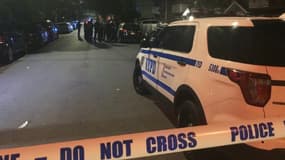 Au moins cinq personnes ont été blessées au couteau cette nuit, dans une maison new-yorkaise. 