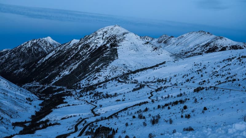 Plusieurs sommets des Pyrénées recouverts de neige, le 30 novembre 2022 (illustration)