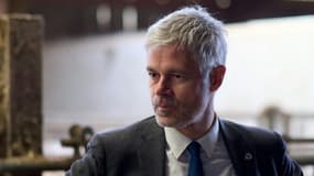 Le président de la région Auvergne-Rhône-Alpes Laurent Wauquiez, le 14 février 2024 à Montigné-lès-Rairies, dans le Maine-et-Loire