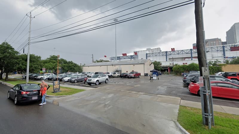 Un homme a été abattu pour s'être fait passer pour le gardien du parking d'un restaurant à Houston, aux Etats-Unis. 