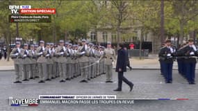 11 novembre: Emmanuel Macron passe les troupes en revue autour de l'Arc de Triomphe