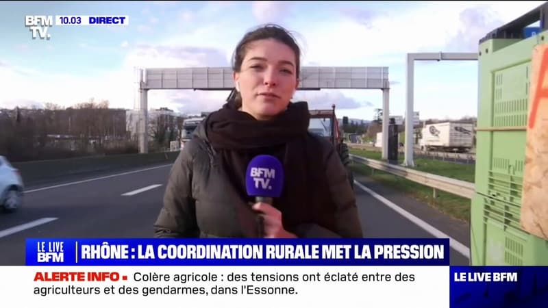 Crise agricole: une vingtaine de tracteurs neutralisent la voie de gauche de l'A450, au sud de Lyon