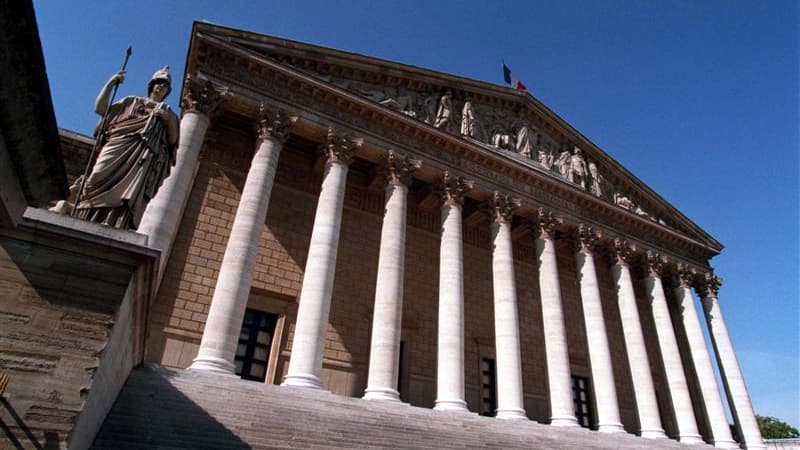 Les visiteurs qui chaque jour déambulent dans les couloirs de l'Assemblée nationale sont surpris ces jours-ci par les nuages de poussière et les bruits qui envahissent le Palais-Bourbon en plein chantier de rénovation. Les travaux, qui ont commencé dès la