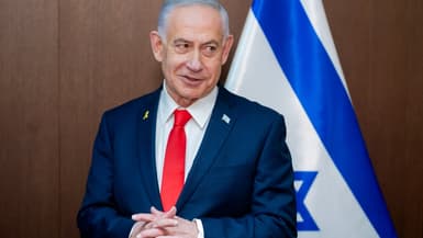 Le Premier ministre israélien Benjamin Netanyahu s'exprime lors d'une réunion avec le vice-président américain à son bureau de Jérusalem le 22 octobre 2025.