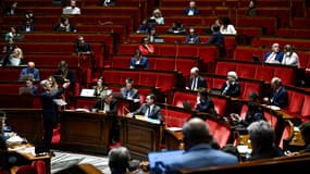 Des députés à l'Assemblée nationale le 25 octobre 2024 