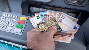 "Il me semble qu'un plafonnement bancaire autour de 200 euros serait légitime", a affirmé Bruno Le Maire ce lundi.