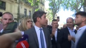 Le Premier ministre Gabriel Attal en déplacement dans le Vaucluse le 21 juin 2024, interpellé par le candidat du Nouveau Front populaire Raphaël Arnault. 