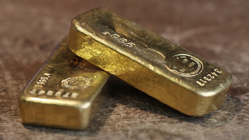 L'or bat un nouveau record historique, dépassant 2.200 dollars l'once