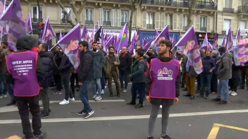 "On a de la colère, on est endeuillé": marche blanche et émotion à Paris, en hommage aux trois Kurdes tués
