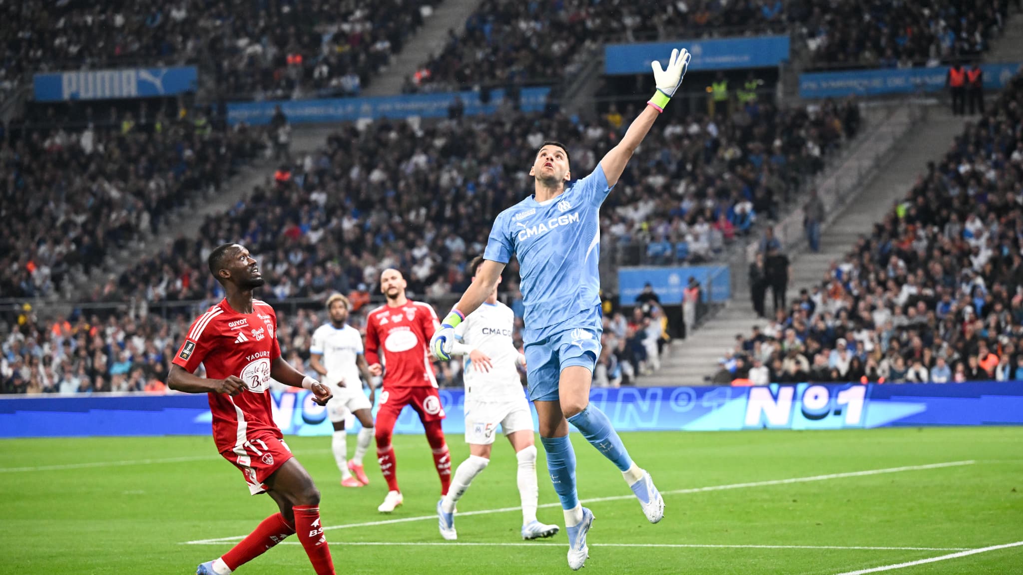 Geronimo Rulli face à Brest en Ligue 1, le 27 avril 2025. 