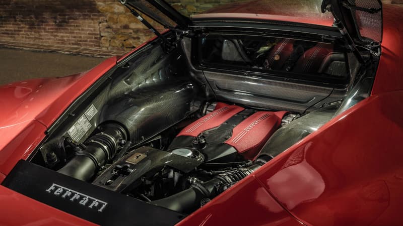 Le bloc 3,9 litres V8 de Ferrari remporte le titre de moteur de l'année 2016.