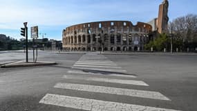 Les rues vides aux abords du Colisée, à Rome (Italie), le 10 mars 2020. 