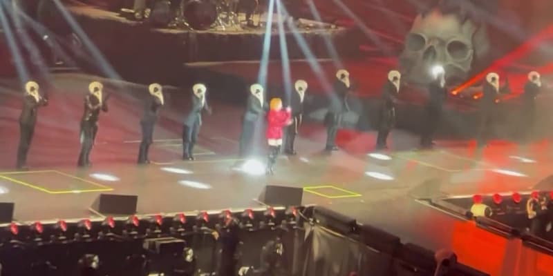 Mylène Farmer a enflammé le stade de Lille pour son grand retour sur scène.