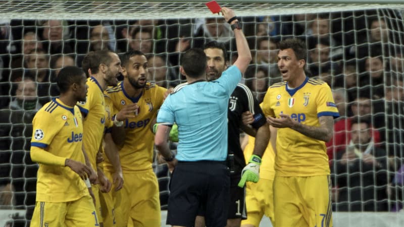 Michael Oliver exclut Gianluigi Buffon, le 11 avril 2018