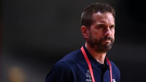 Le sélectionneur de l'équipe de France de handball, Guillaume Gille, lors du match du 1er tour contre l'Allemagne, le 28 juillet 2021 aux Jeux Olympiques de Tokyo 2020