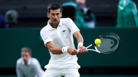 Novak Djokovic lors de son huitième de finale à Wimbledon.