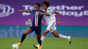 Marie-Antoinette Katoto au duel avec Wendie Renard lors du match OL-PSG