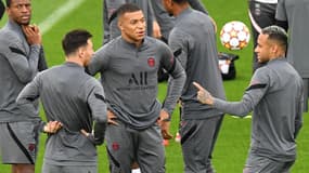 Messi, Mbappé et Neymar à l'entraînement du PSG avant la Ligue des champions