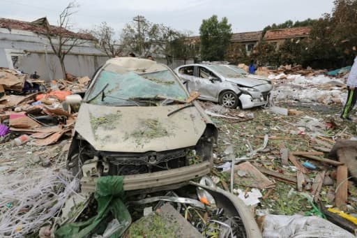 Des voitures détruites lors d'une explosion à Ningbo, dans l'est de la Chine, le 26 novembre 2017 Des voitures détruites lors d'une explosion à Ningbo, dans l'est de la Chine, le 26 novembre 2017