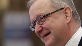 Le commissaire européen aux Affaires économiques et monétaires Olli Rehn a ouvert vendredi la voie à un report sous conditions de l'objectif de réduction du déficit public de la France sous les 3% à 2014, après l'annonce d'une prévision de 3,7% fin 2013.