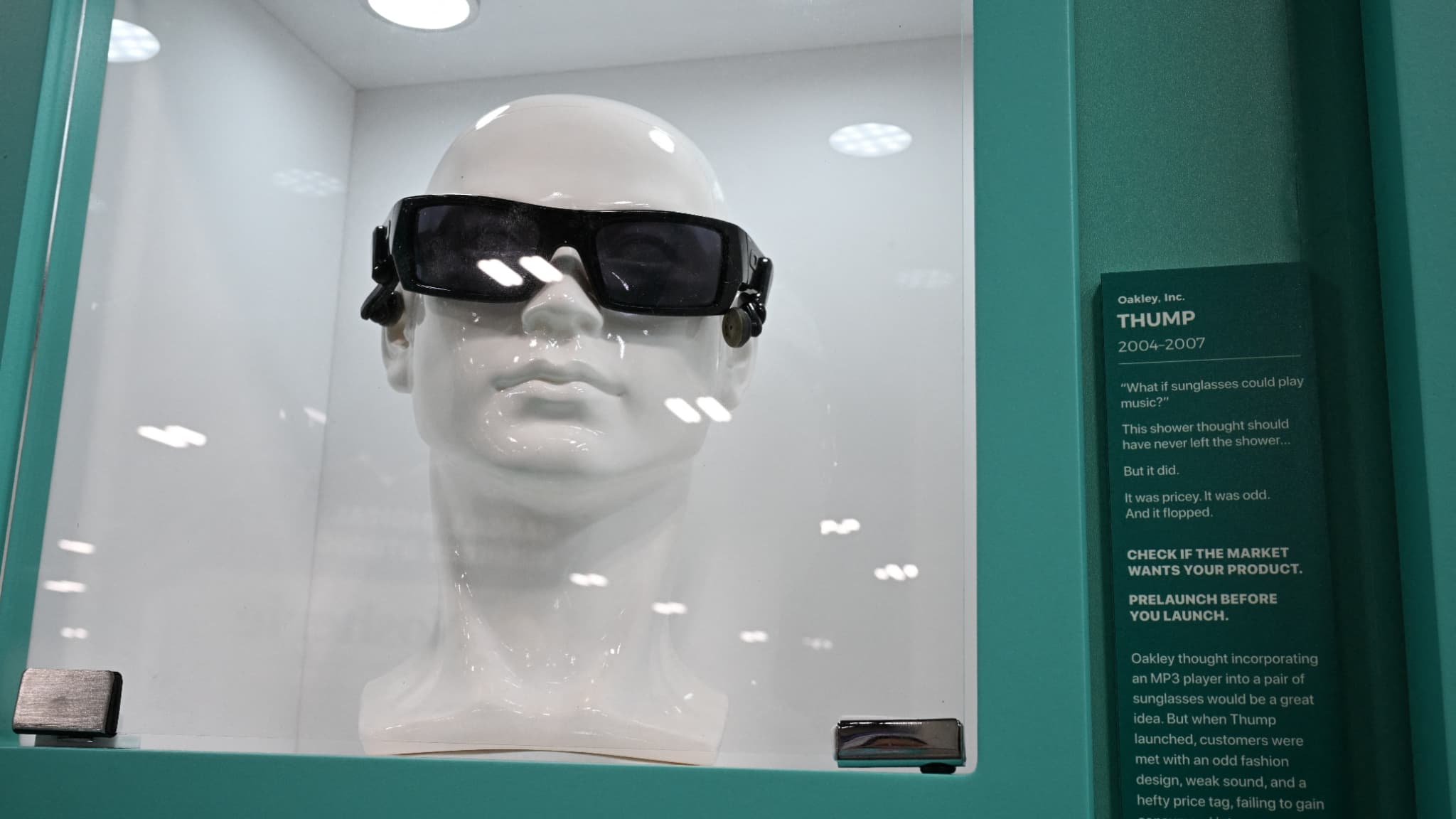 Sorties en 2004, les lunettes THUMP d'Oakley proposaient un lecteur audio intégré 