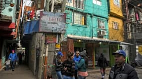 Des résidents du bidonville de la Villa 31, à Buenos Aires, en Argentine, le 1er juin 2017