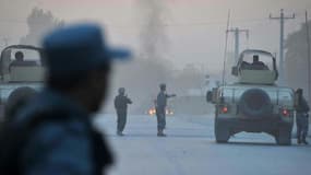 Des policiers sur les lieux d'une attaque à Jalalabad, le 30 août 2014 en Afghanistan
