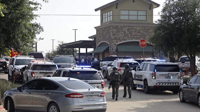 L'extérieur du centre commercial à Allen, au Texas, après la fusillade qui a fait huit morts, le 6 mai 2023.